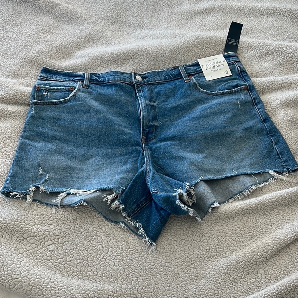 NWT Abercrombie & Fitch “The 90’s Relaxed Cutoff Short”